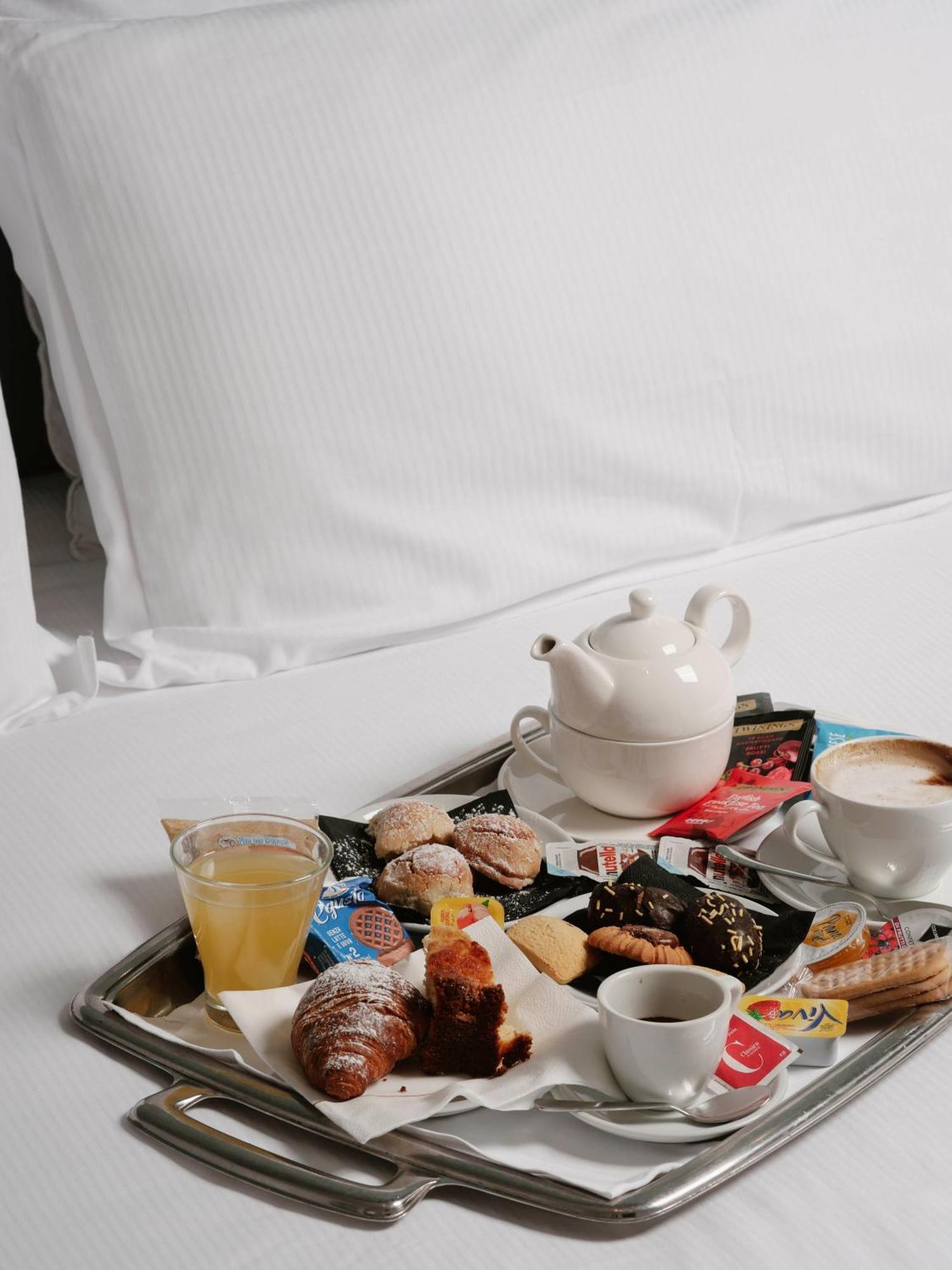 Millennium Gold Hotel Неаполь Экстерьер фото