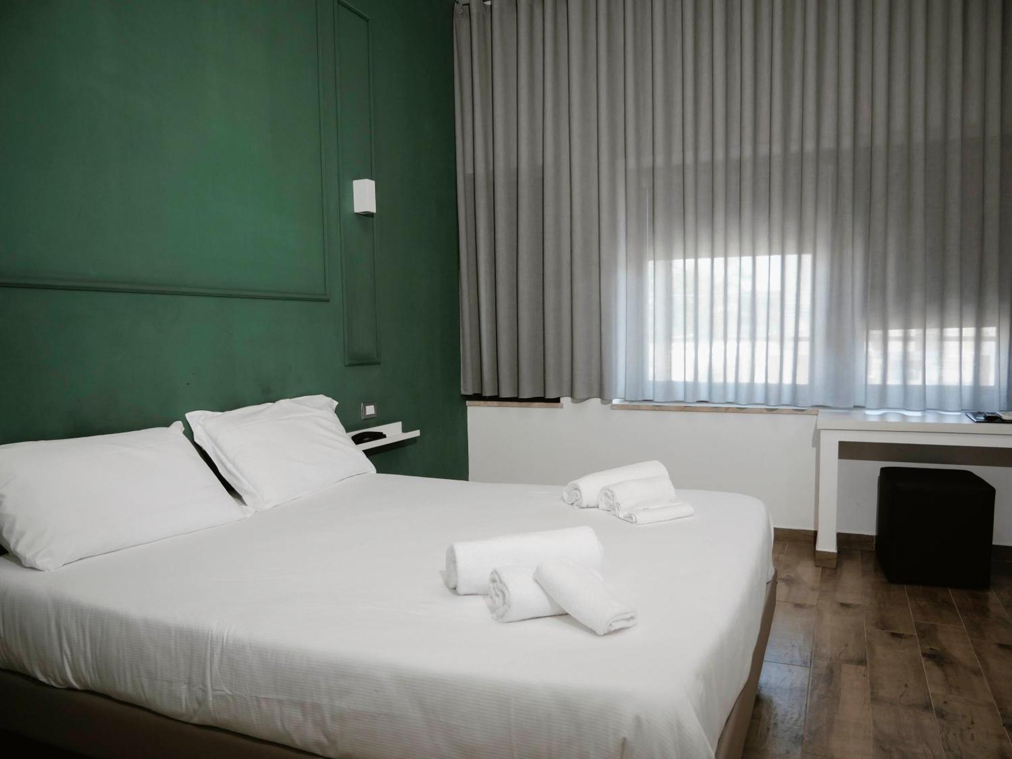 Millennium Gold Hotel Неаполь Экстерьер фото