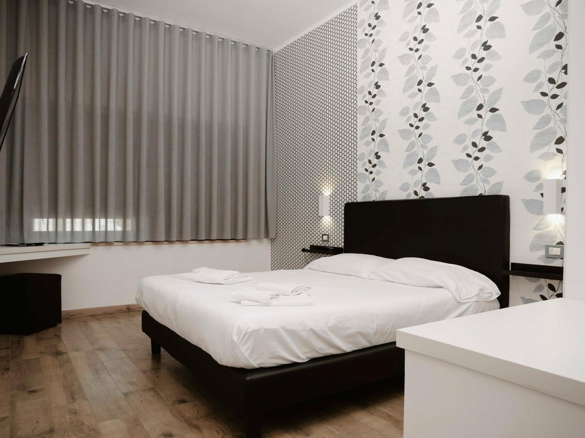 Millennium Gold Hotel Неаполь Экстерьер фото