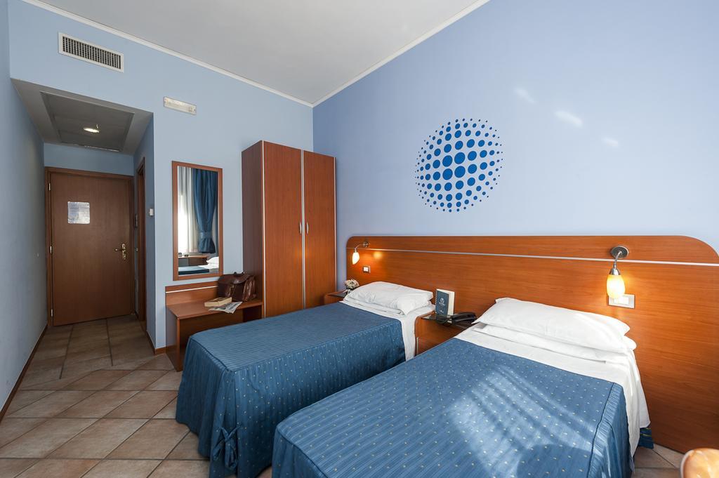 Millennium Gold Hotel Неаполь Экстерьер фото