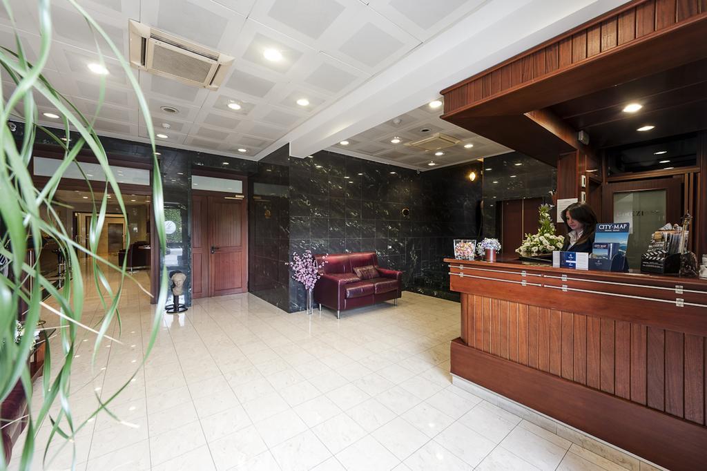 Millennium Gold Hotel Неаполь Экстерьер фото