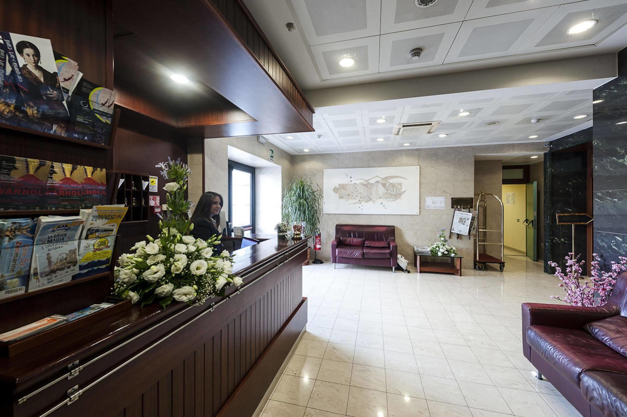Millennium Gold Hotel Неаполь Экстерьер фото
